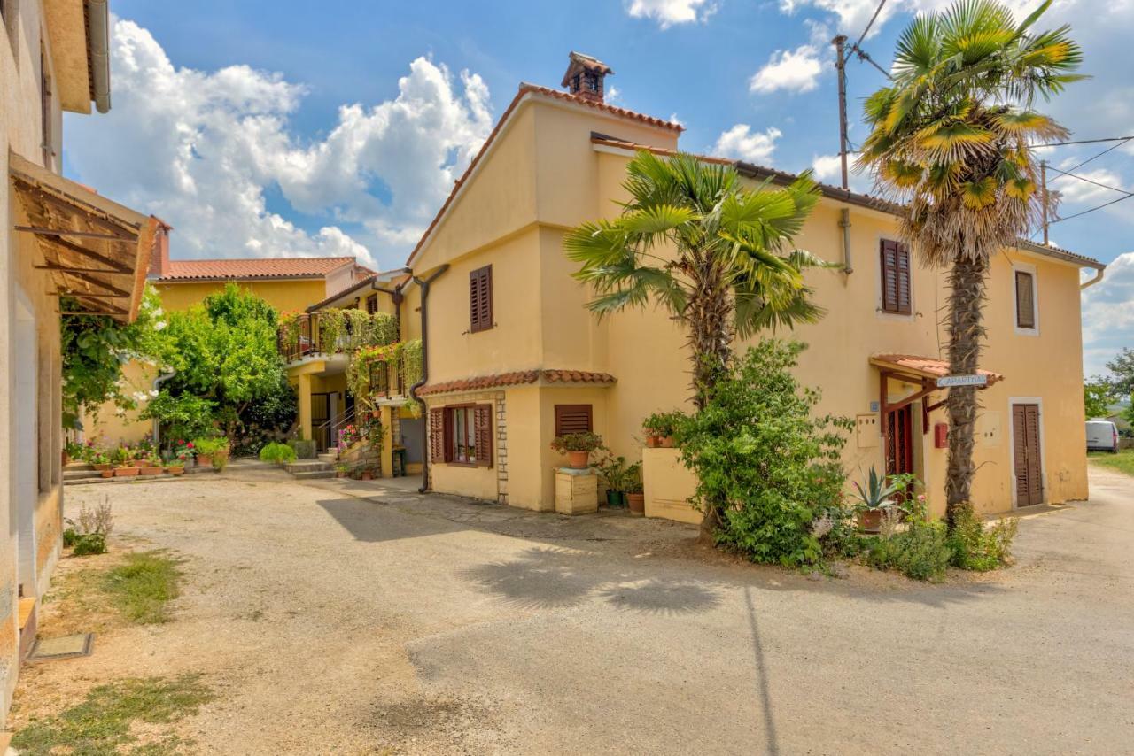 Apartments Redenta Tar-Vabriga المظهر الخارجي الصورة